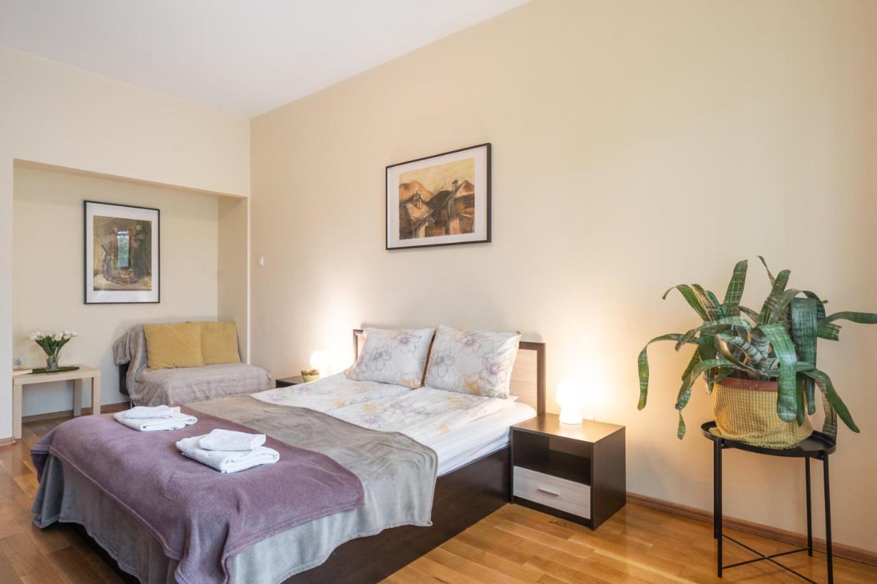 Sofia Day And Night Apartment Exterior photo